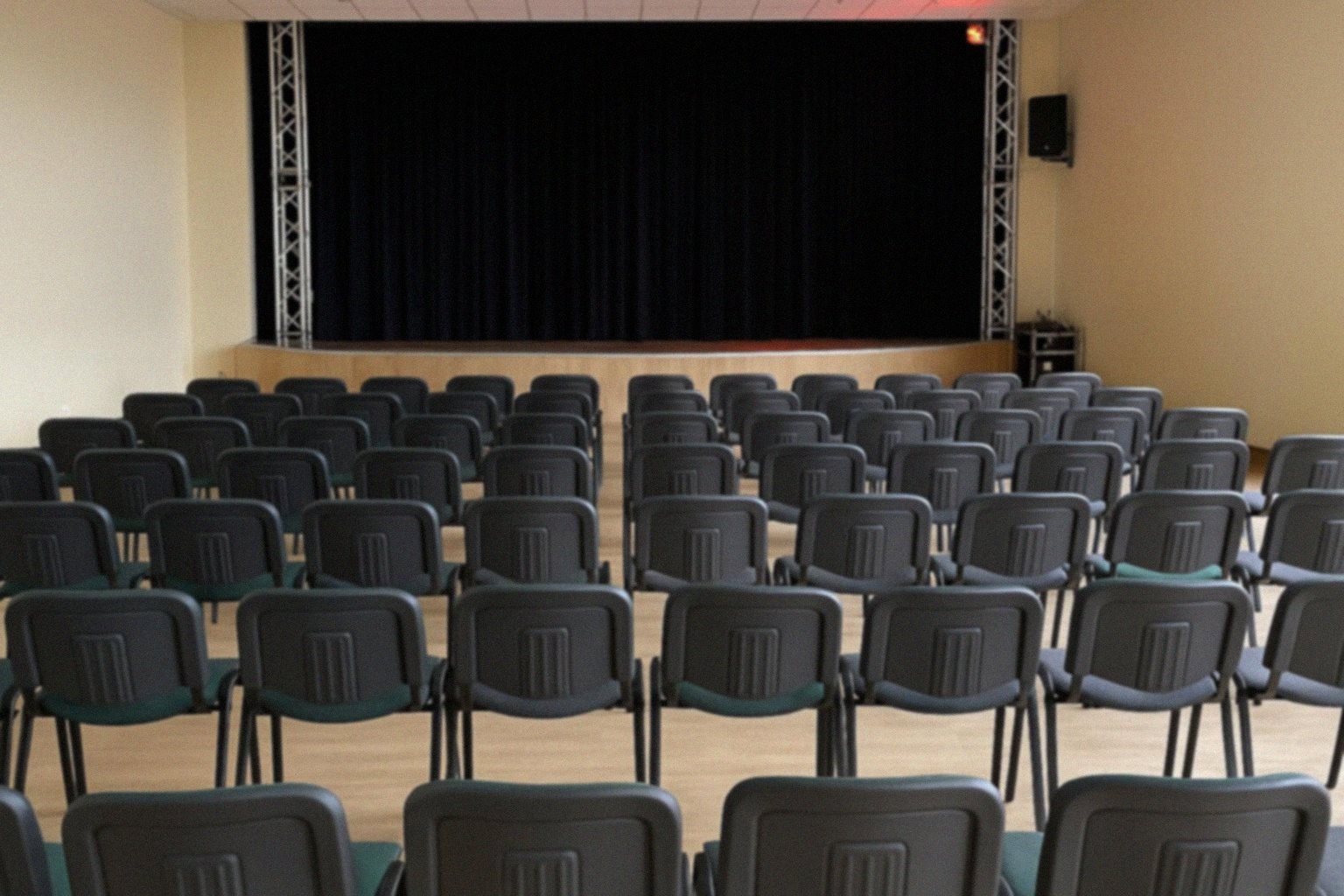 Spektakl „Między” w Konińskim Centrum Kultury